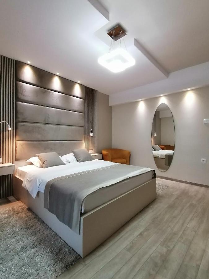Garni Hotel Holiday Podgorica Buitenkant foto
