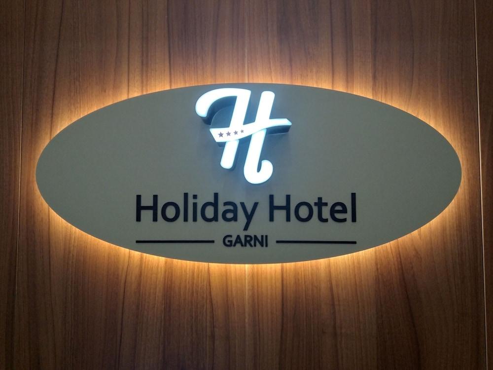 Garni Hotel Holiday Podgorica Buitenkant foto