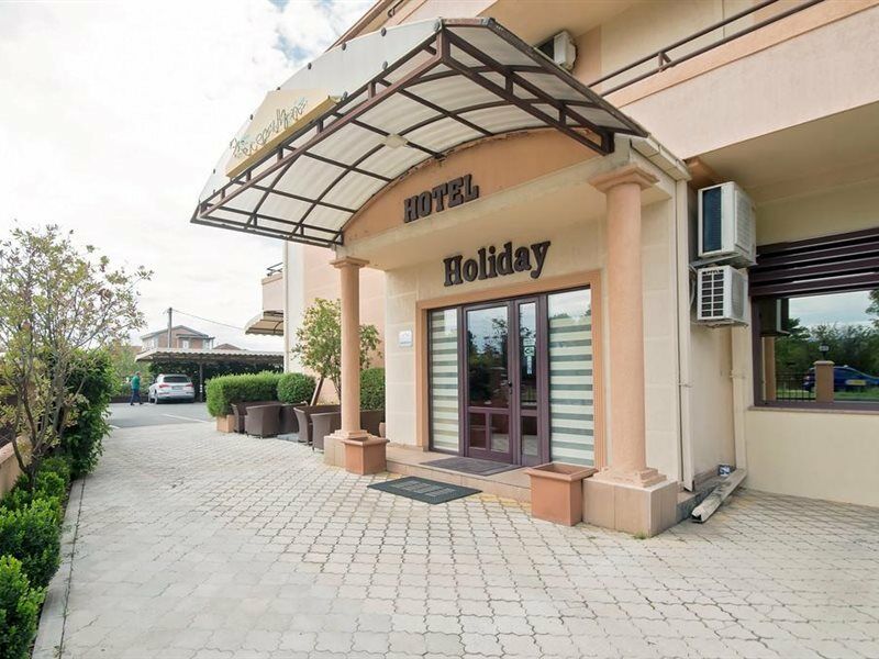 Garni Hotel Holiday Podgorica Buitenkant foto